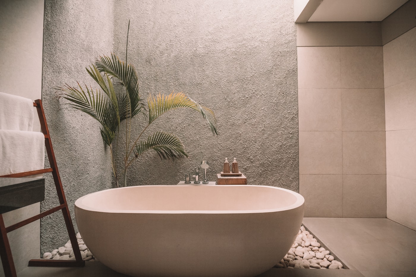 Spa-Bad mit freistehender Wanne (Symbolfoto)